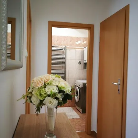 Voeroesmarty - Belvaros - Downtown Apartmán Miškovec